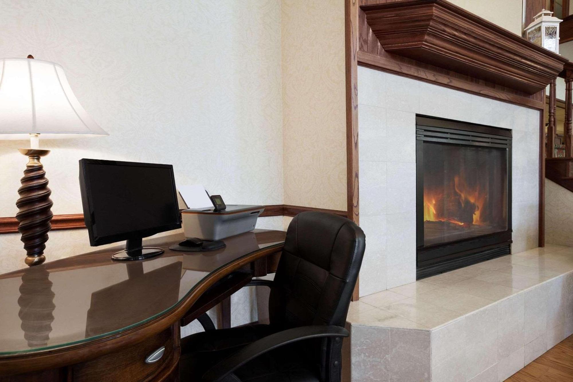 Country Inn & Suites By Radisson Bismarck Waterpark Exteriér fotografie