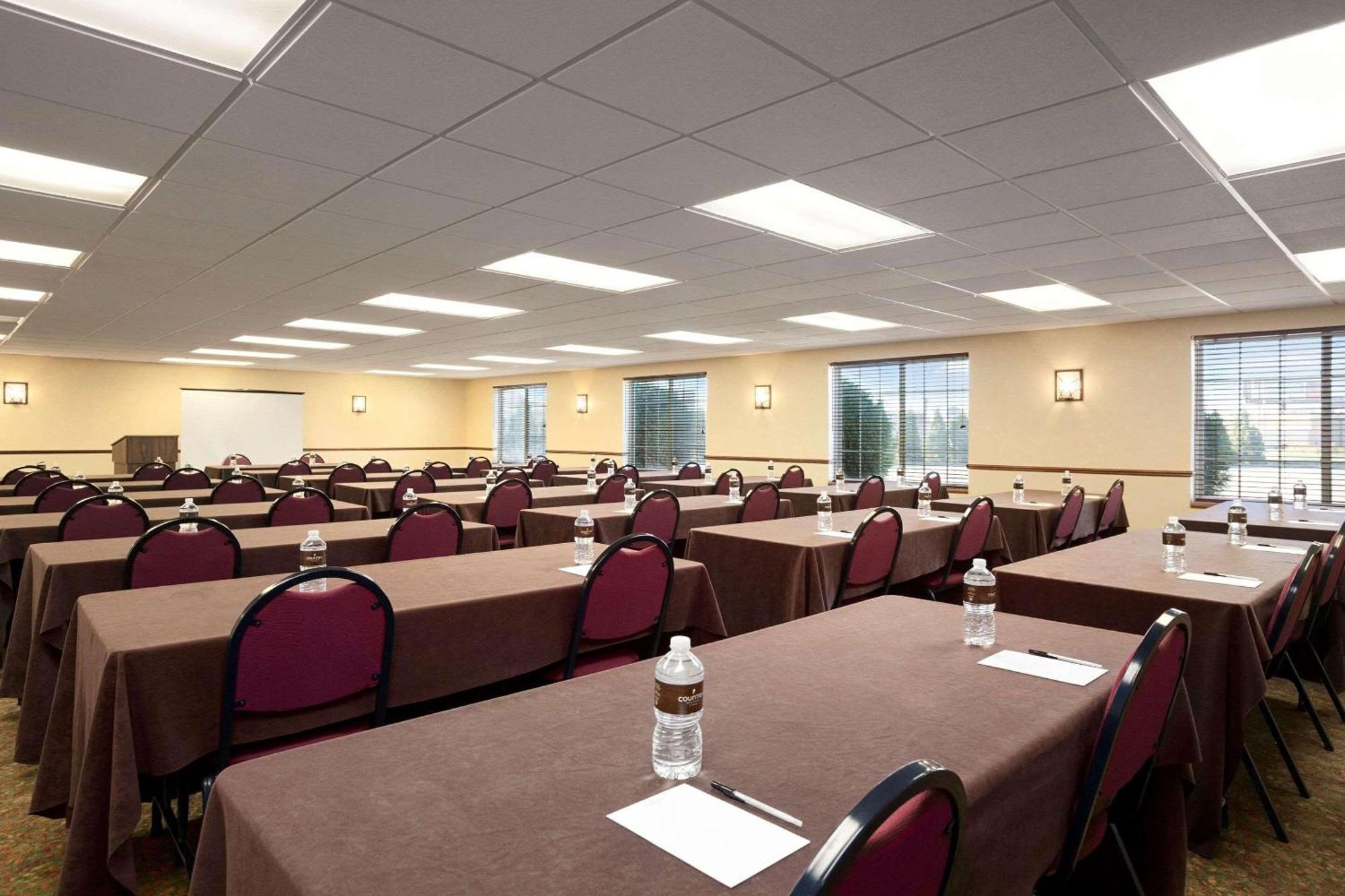 Country Inn & Suites By Radisson Bismarck Waterpark Exteriér fotografie
