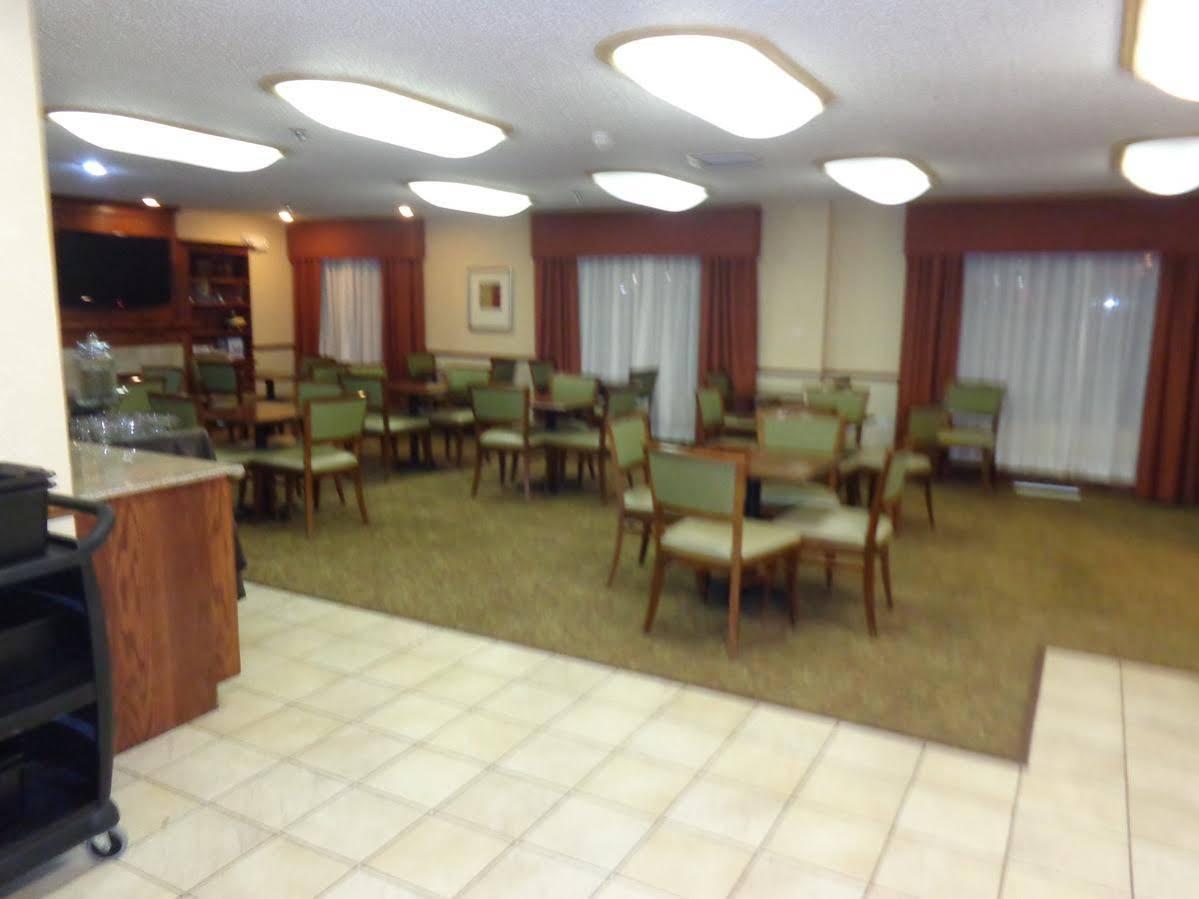 Country Inn & Suites By Radisson Bismarck Waterpark Exteriér fotografie