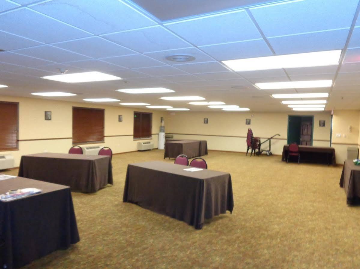 Country Inn & Suites By Radisson Bismarck Waterpark Exteriér fotografie